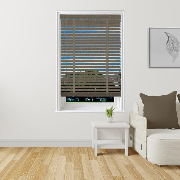 Wood venetian blind